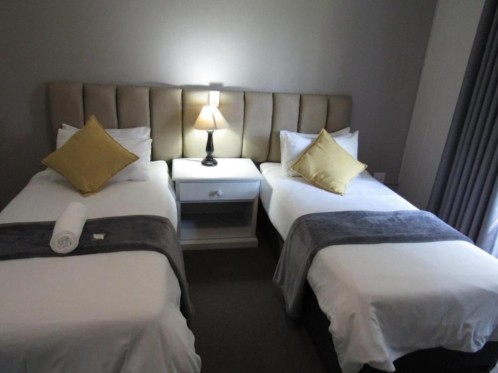 Outlook Lodge OR Tambo 7/35