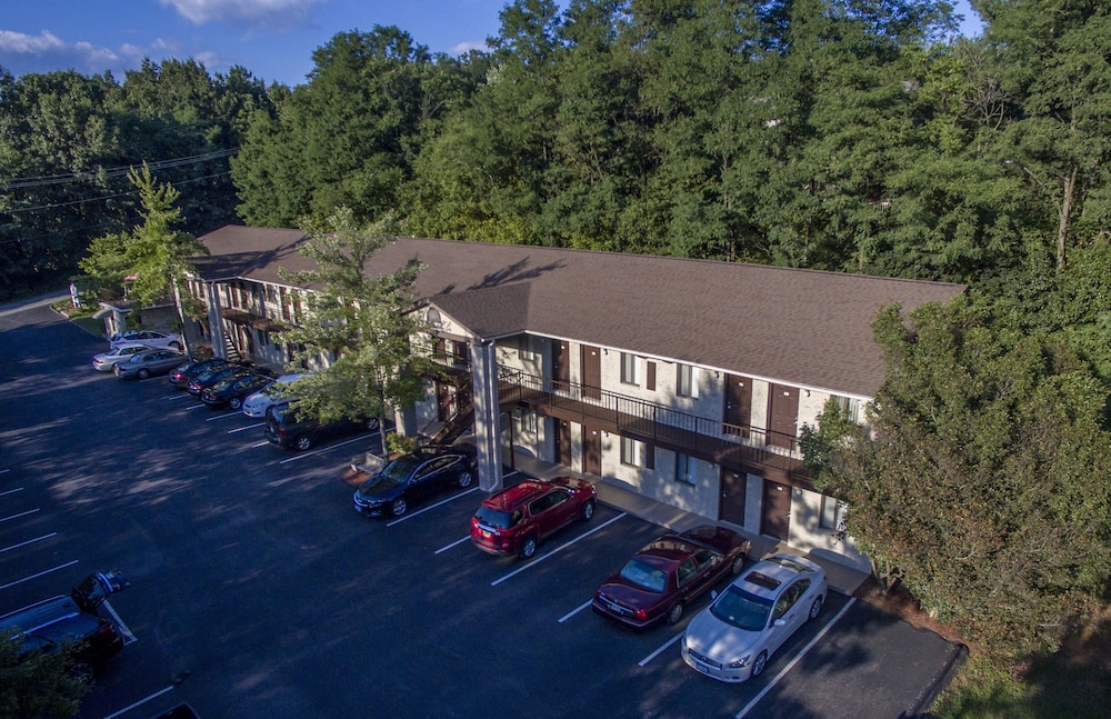 Affordable Corporate Suites of Overland Drive 61/65