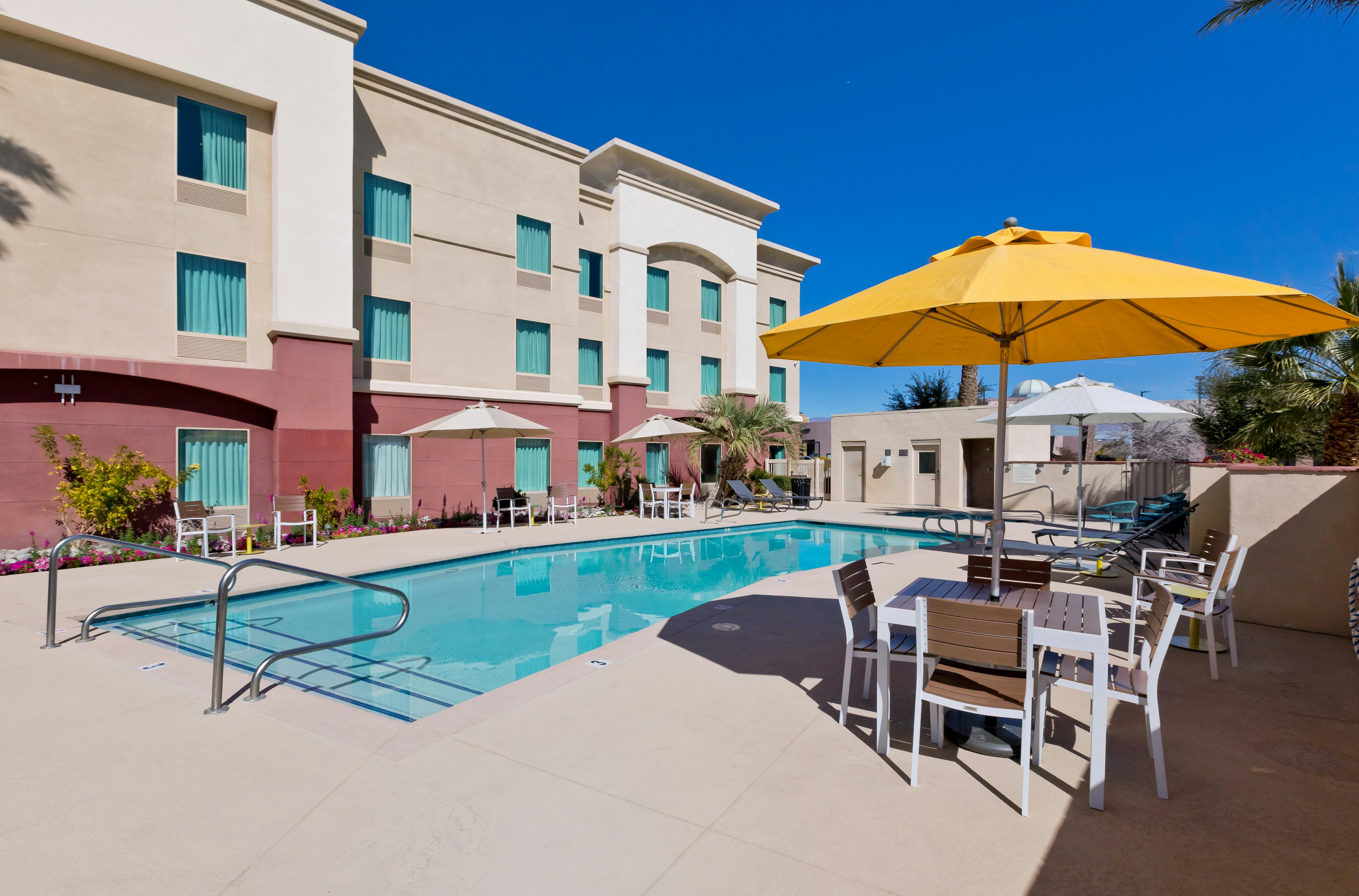 Hampton Inn & Suites Palm Desert 2/64