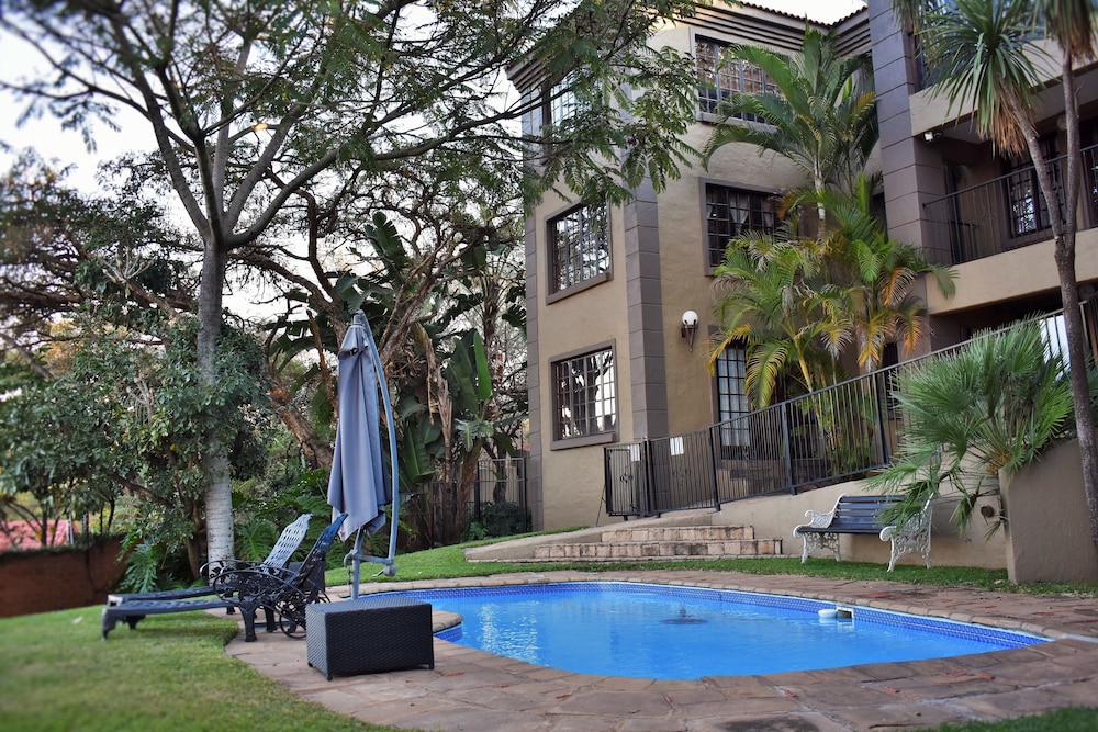 Waterfalls Boutique Hotel 45/50