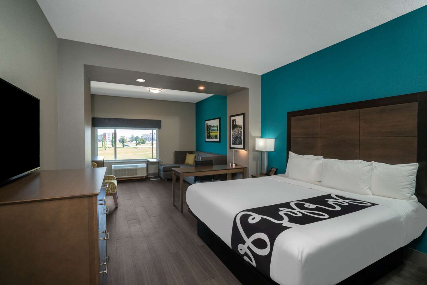 La Quinta Inn And Suites by Wyndham West Memphis 7/24