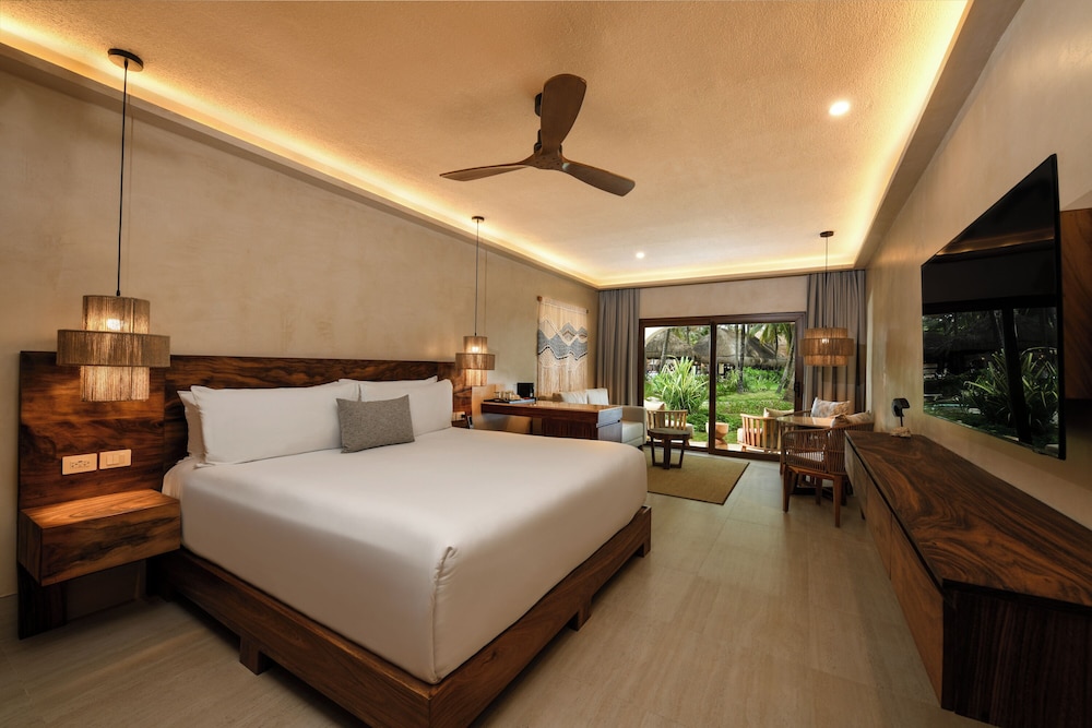 Royal, Garden, Retreat, Deluxe, Suite, Double Bed