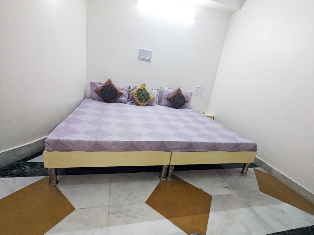 Abode Homestay 18/30