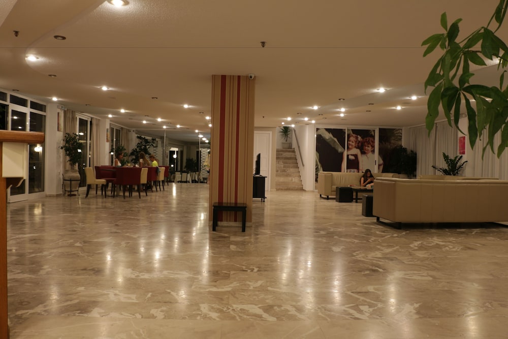 Costa Angela Seaside Resort 20/88