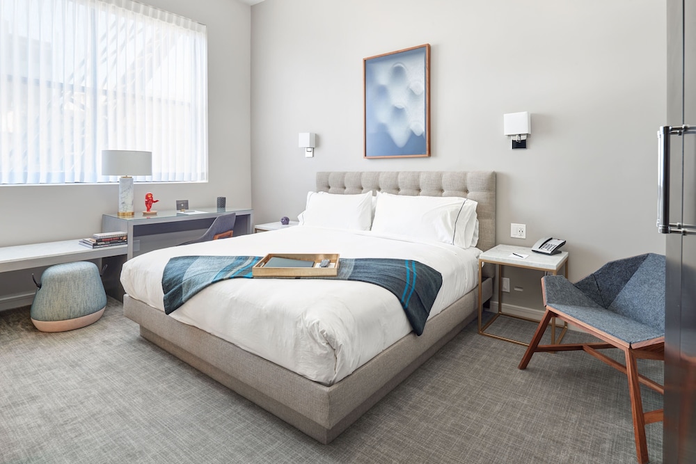 SUPERIOR, KING BED