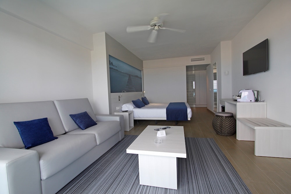 BG Tonga Tower Design Hotel and Suites 36/64