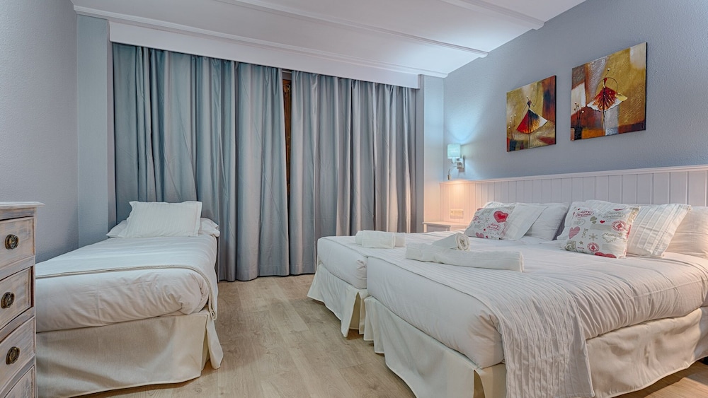 Superior, Triple, 1 King and 1 Single Beds