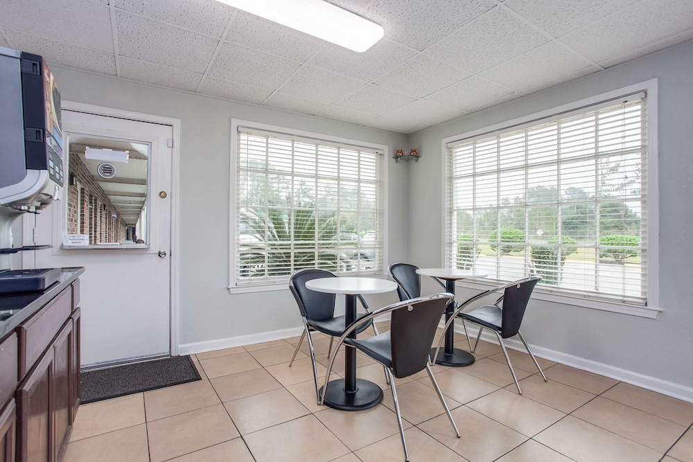 Motel6 Walterboro, SC 25/37