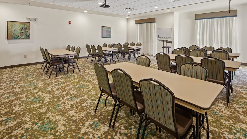 Best Western Lindsay Inn Suites 23/24