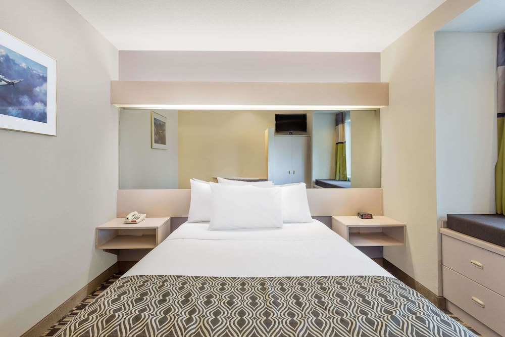 Microtel Inn Suites By Wyndham Richmond Airport 16/37