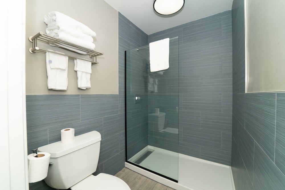 Hollywood Palms Inns & Suites 48/56