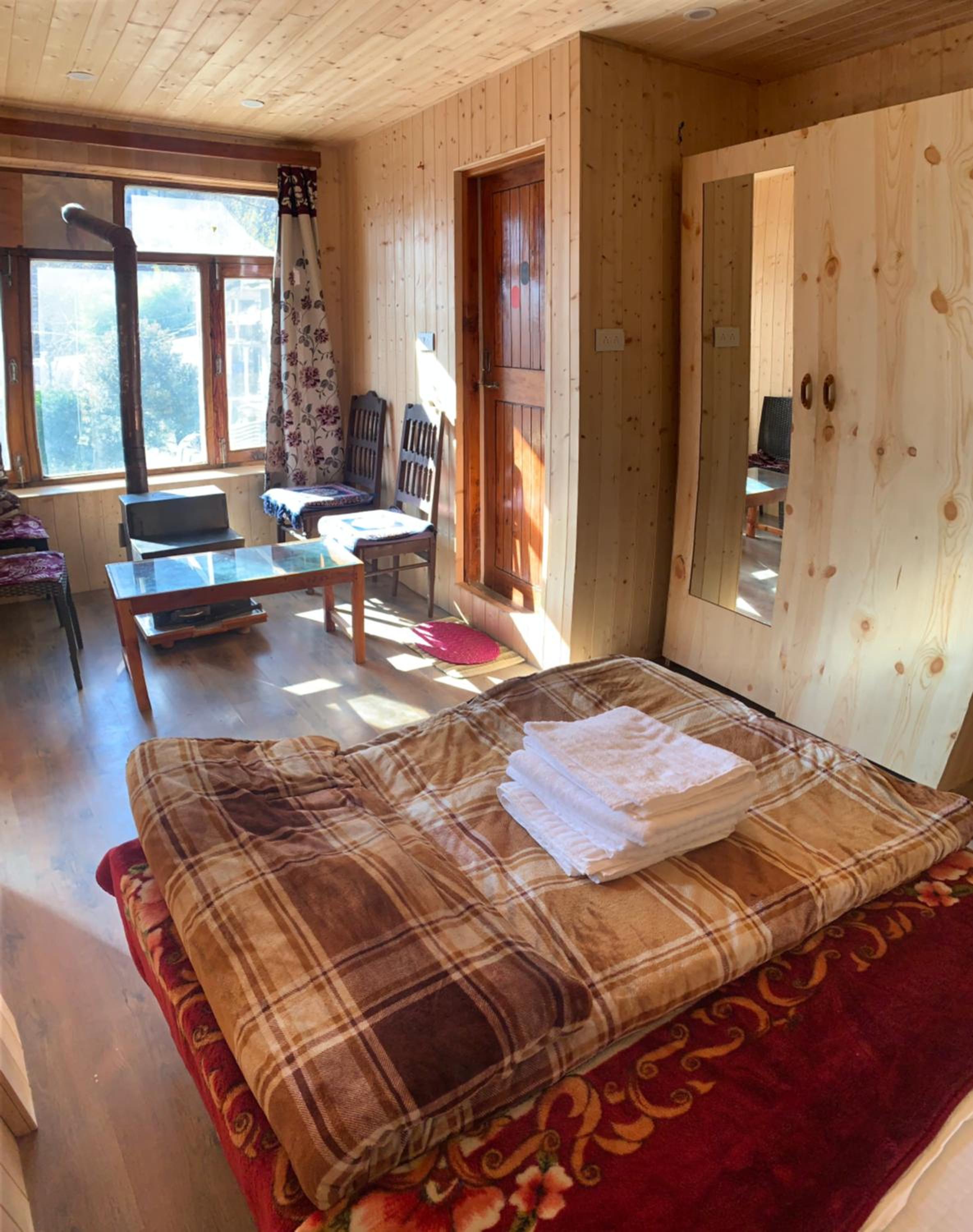 TOURIST HOTEL 27/55