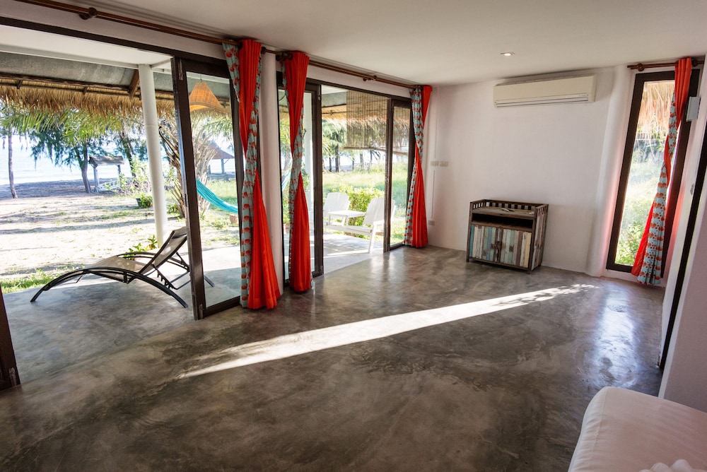 Mumsa Beach Resort & Restaurant 42/66