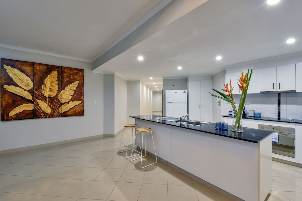 Argus Apartments Darwin 12/68