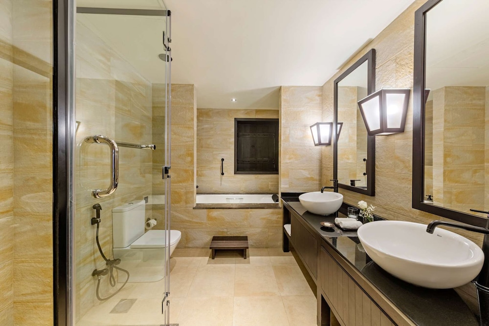 Azimut Hotel Musandam 68/68