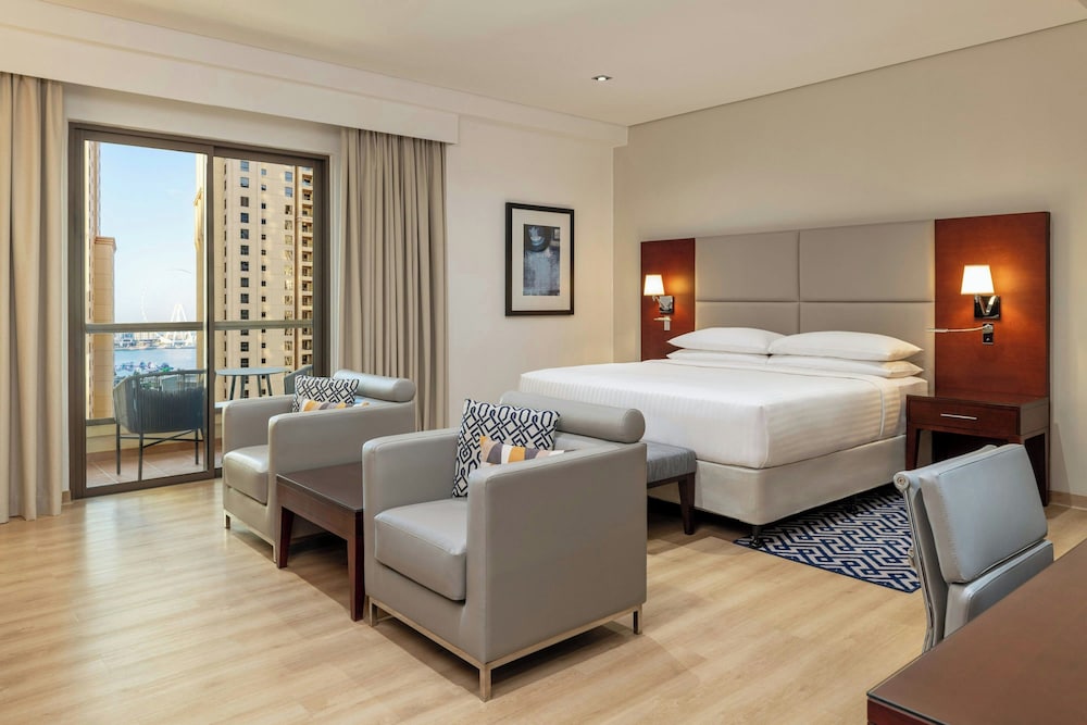 GUEST ROOM, DELUXE, KING BED, PARTIAL SEA VIEW