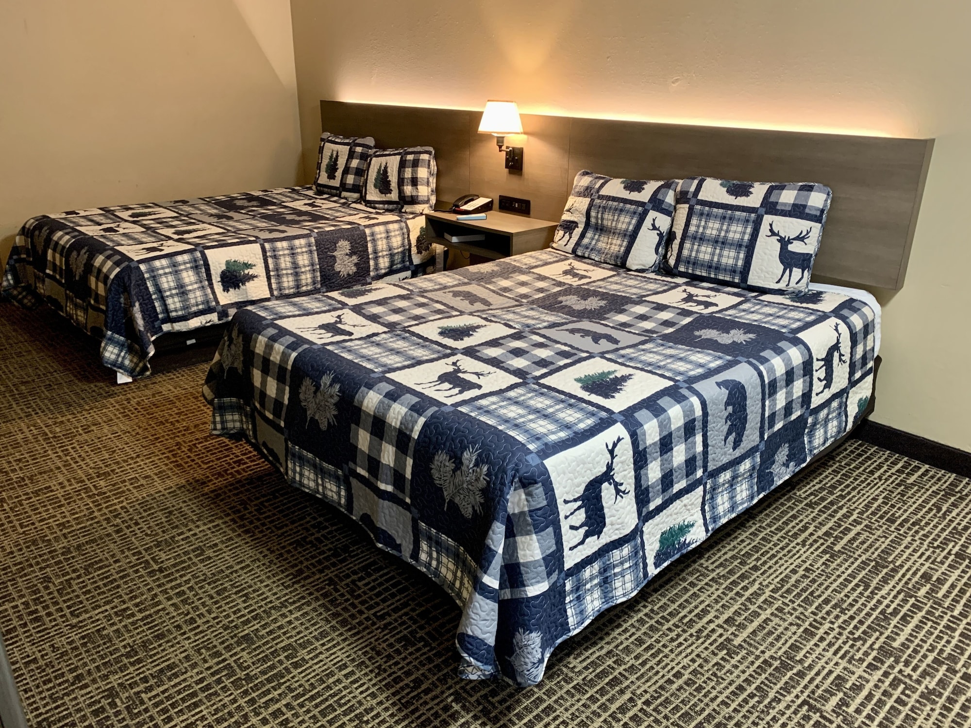 STANDARD, 2 QUEEN BEDS