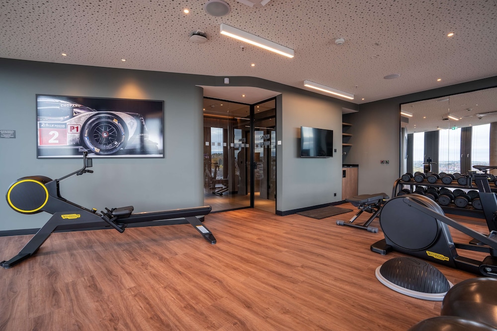 Radisson Blu Hotel at Porsche Design Tower Stuttgart 30/50