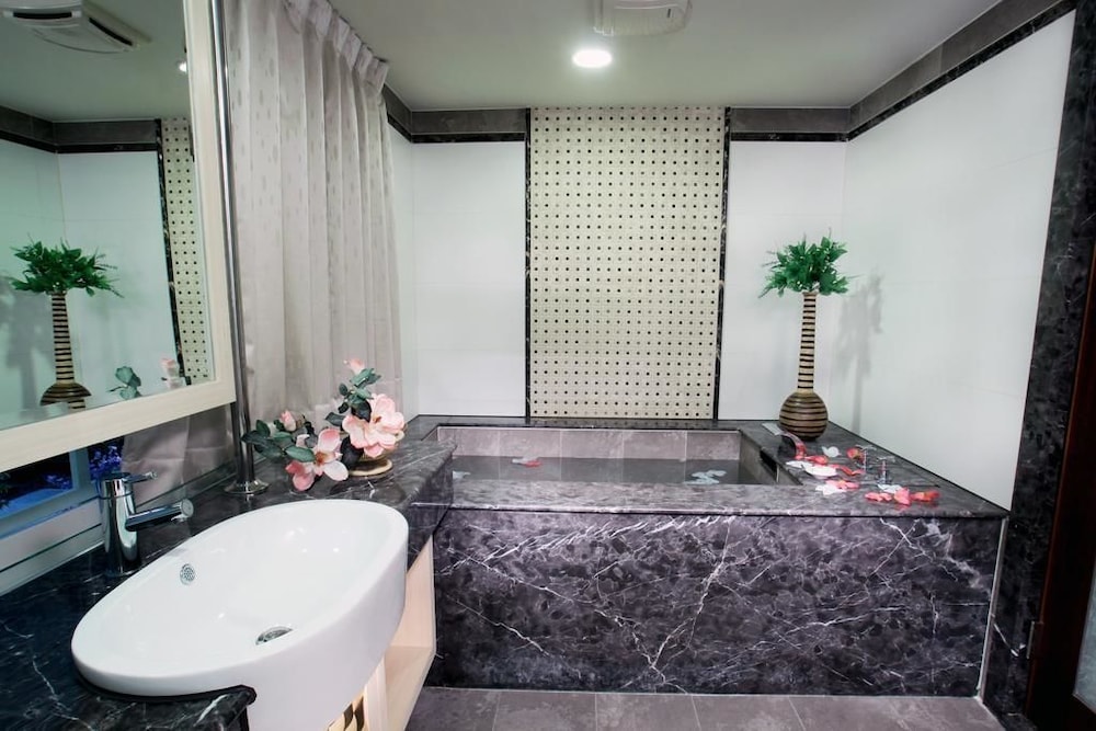 Chuang-tang Spring Spa Hotel 46/50