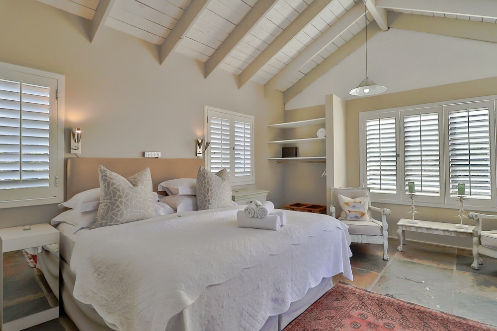 Hermanus Lodge on the Green 24/72