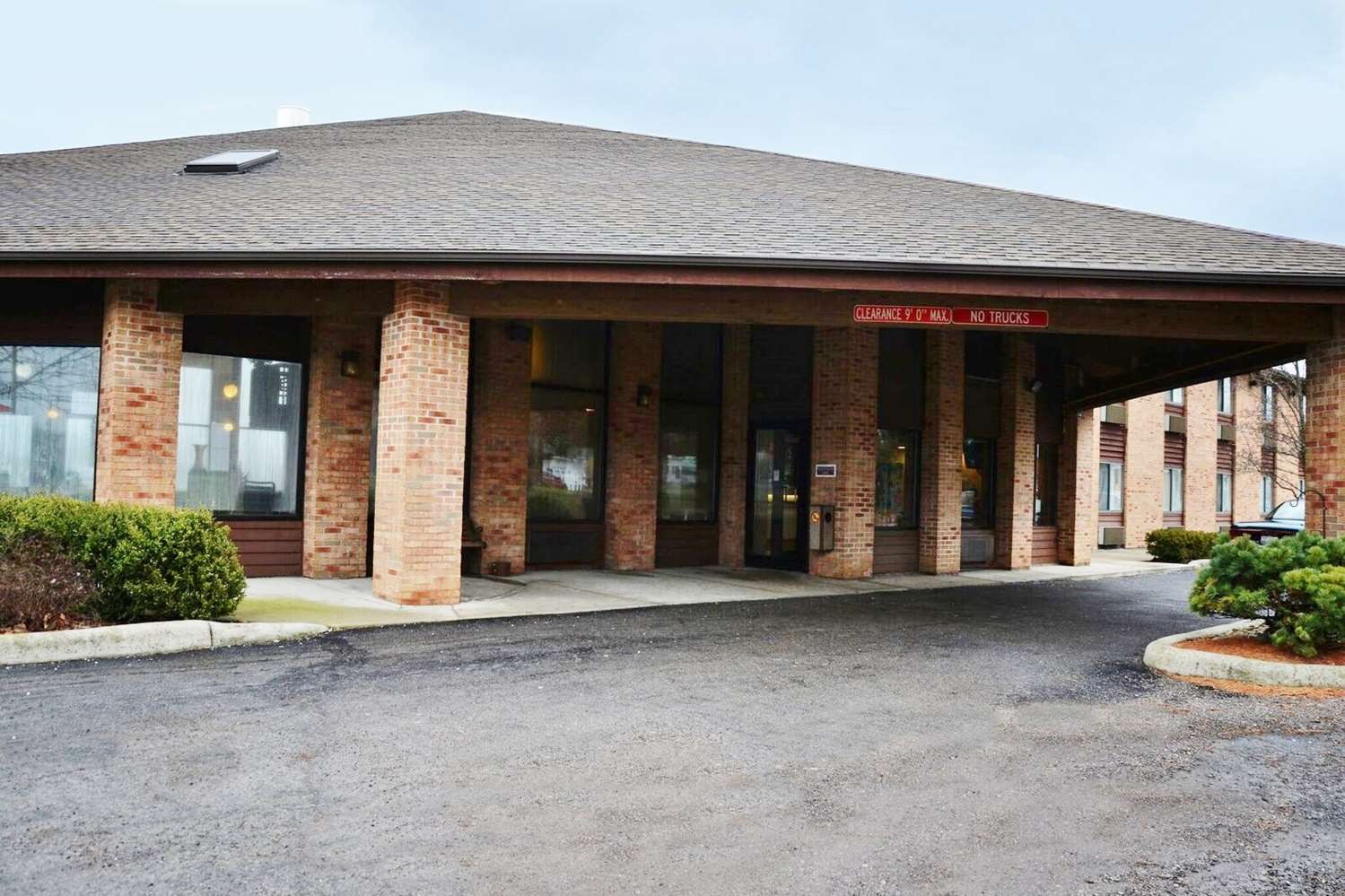 Country Hearth Inn & Suites Kenton 1/47