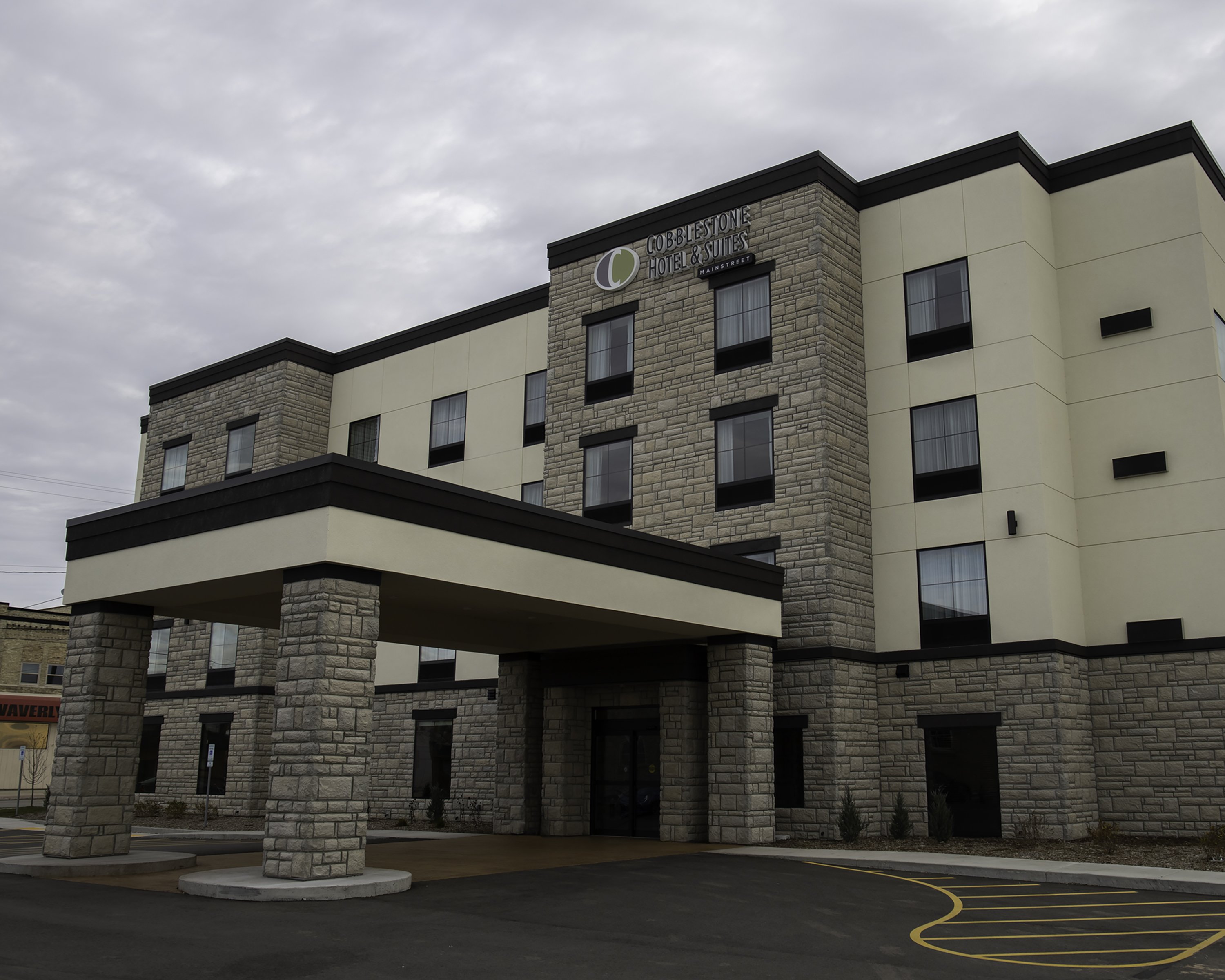 Cobblestone Hotel & Suites - Two Rivers 1/42
