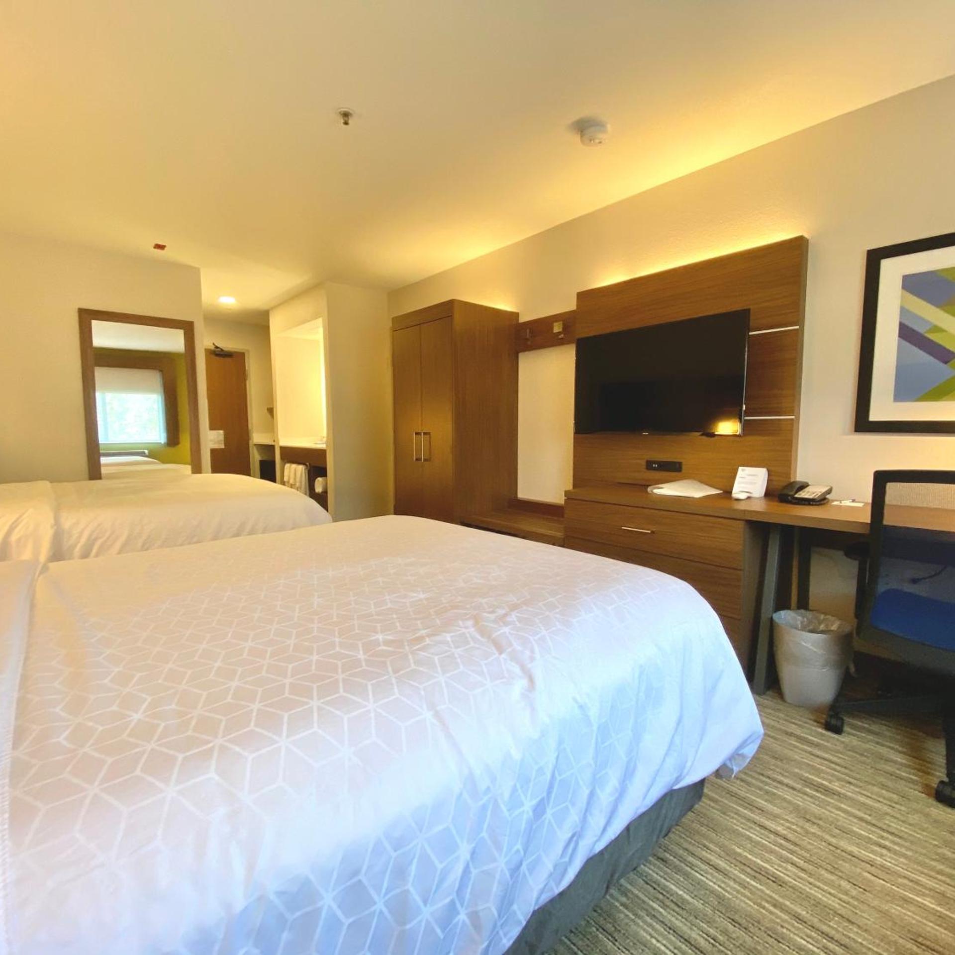 Suite, 2 Queen Beds, Bath and Shower
