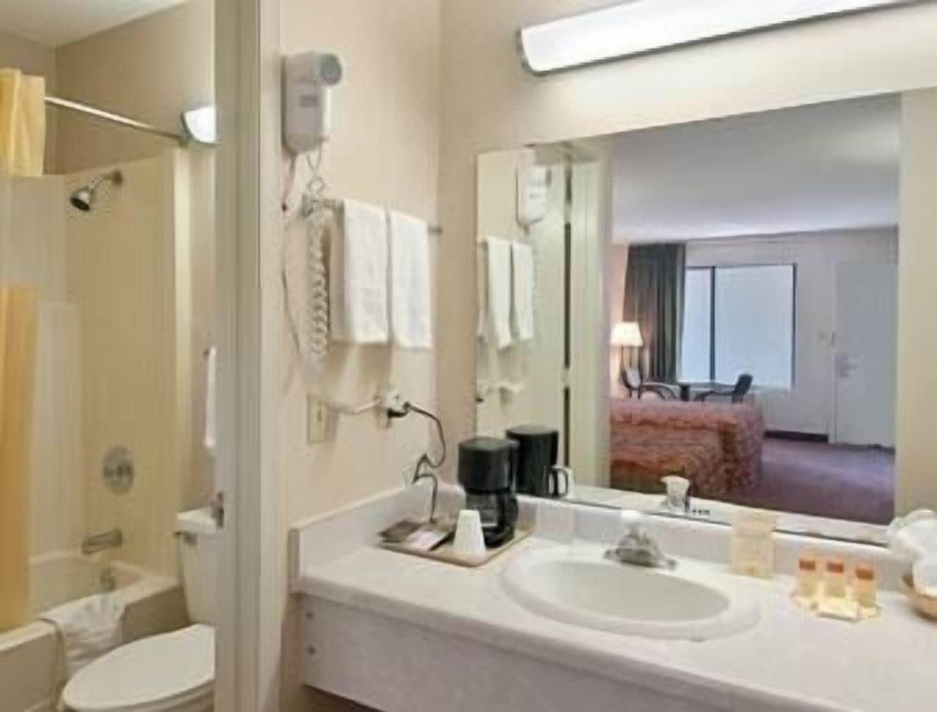 غرفة بسرير كينج للمدخنين، Days Inn By Wyndham Rock Hill 4/5