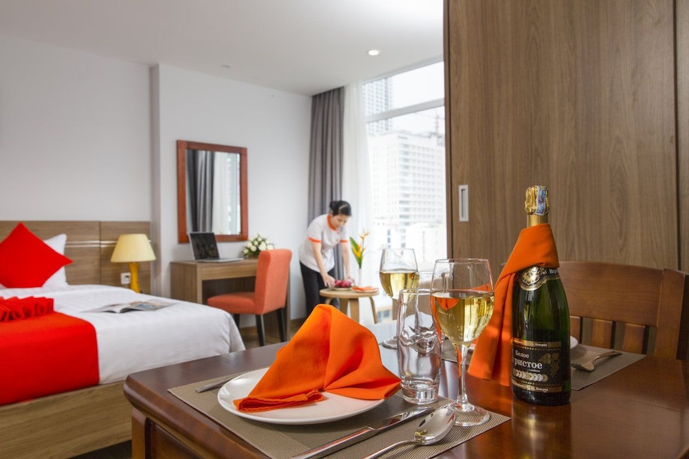 Maple Leaf Hotel & Apartment 33/75