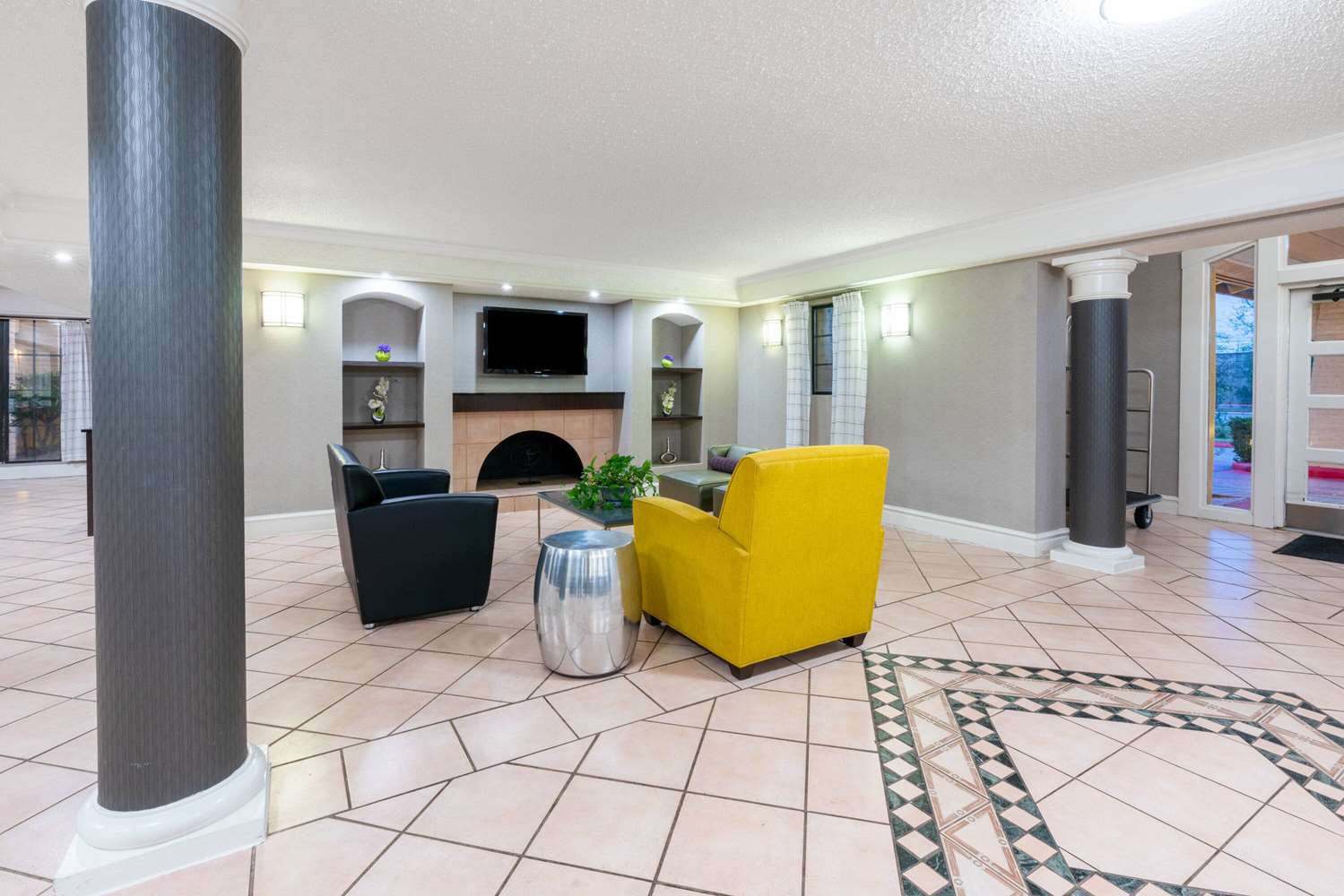 Super 8 by Wyndham The Woodlands North 6/40