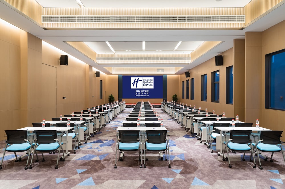 Holiday Inn Express Dongguan Marina Bay 47/58