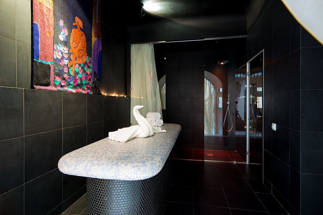 Dome Hotel 33/33