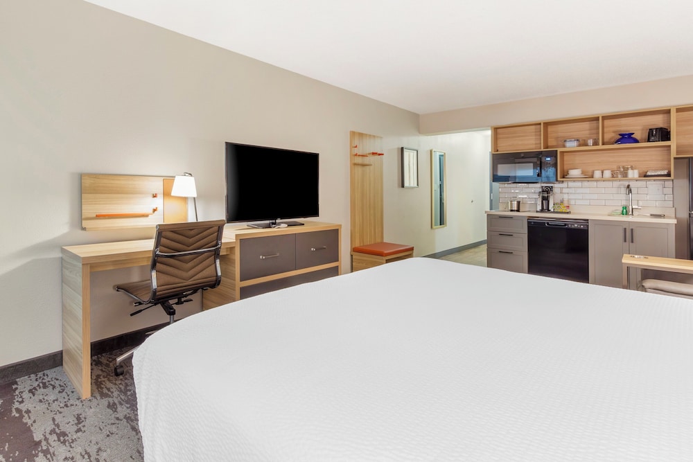 Candlewood Suites - Roanoke - Valley View, an IHG Hotel 17/50