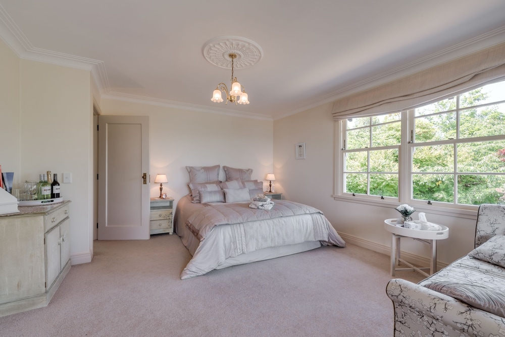 West Wellow Lodge 6/50