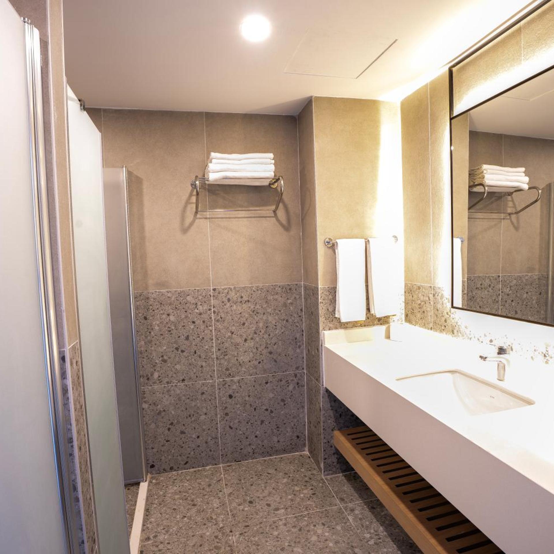 Meridia Beach Hotel 50/51