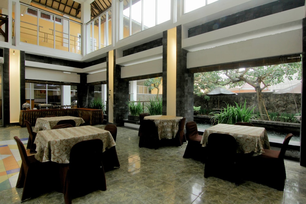 University Hotel 34/47