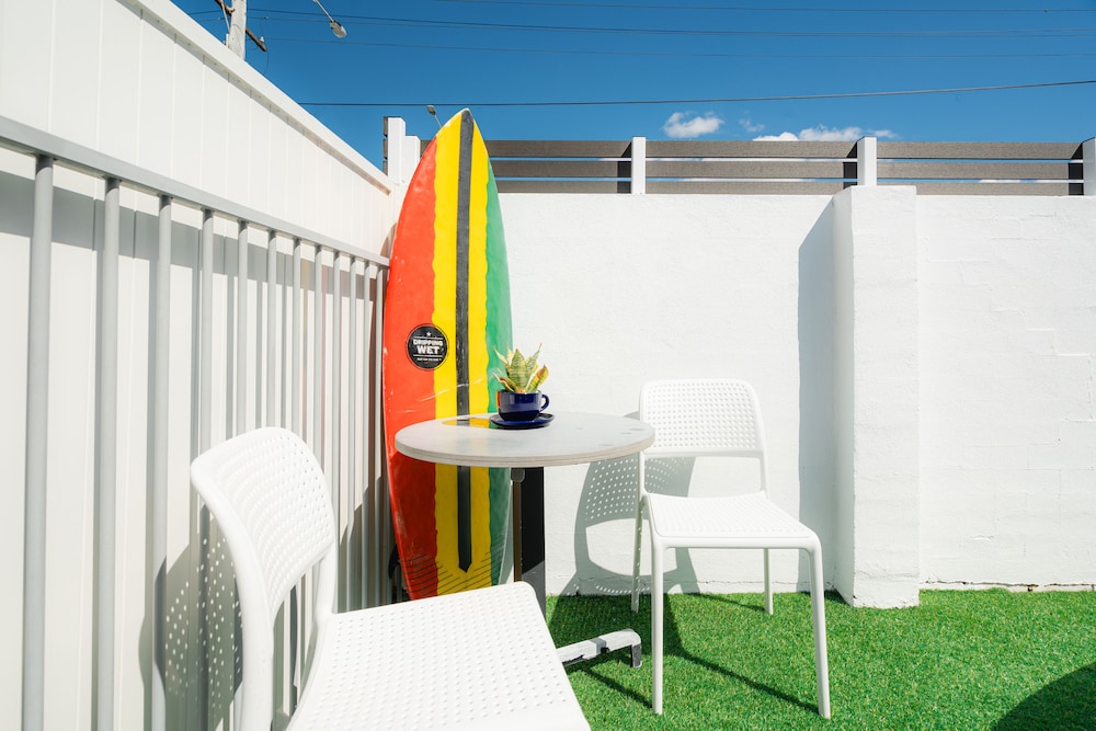 Montego Mermaid Beach Motel 66/69