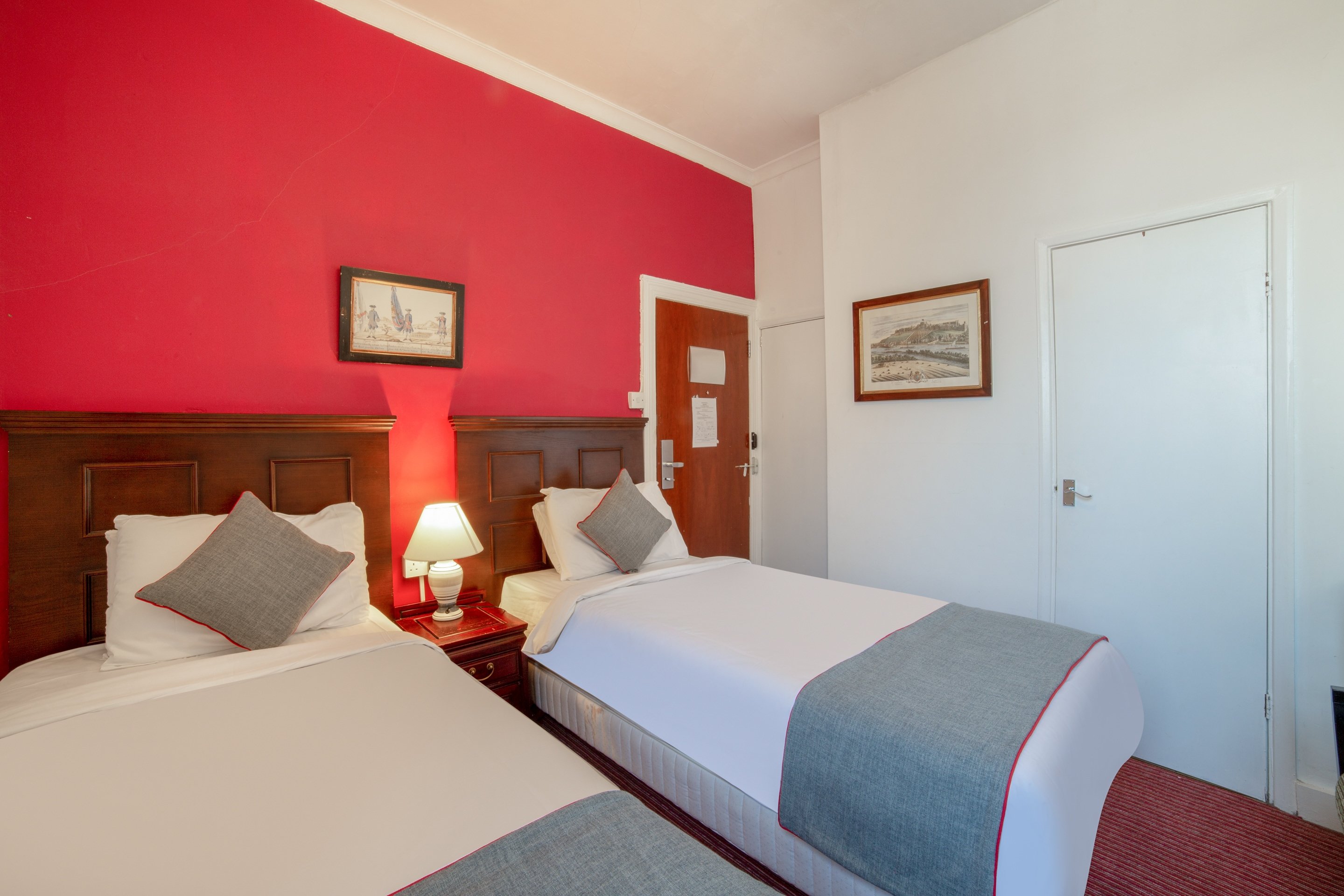 OYO The Strand Hotel 17/39