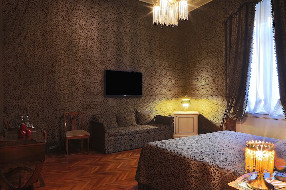 Hotel Locarno 30/73