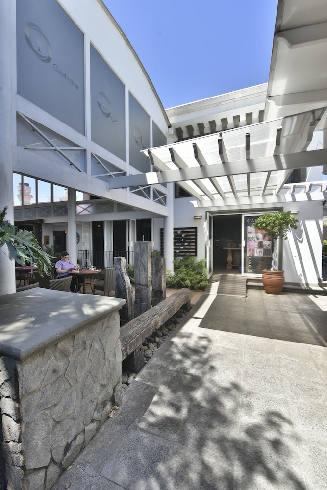 La Riviera Hotel Bed And Breakfast 40/50