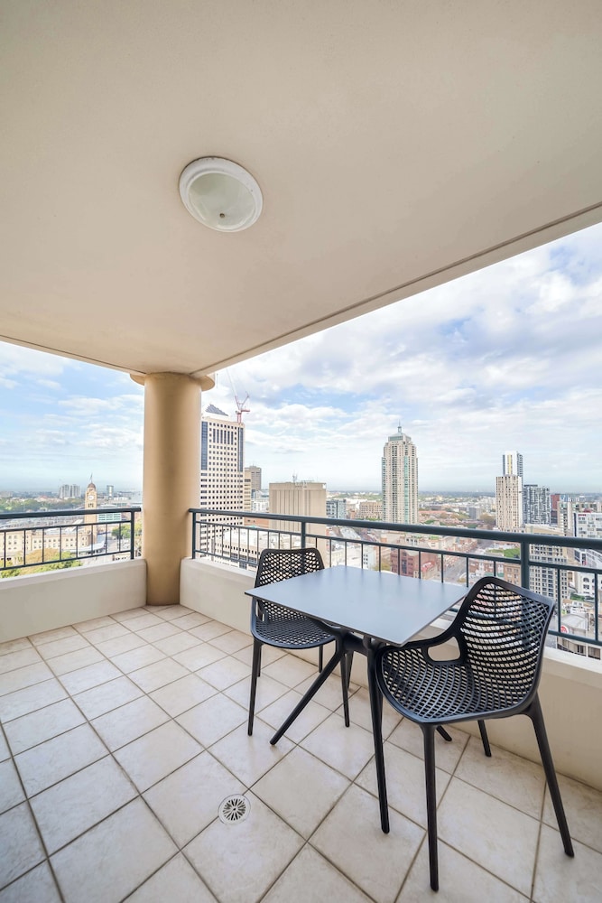 Oaks Sydney Castlereagh Suites 64/78