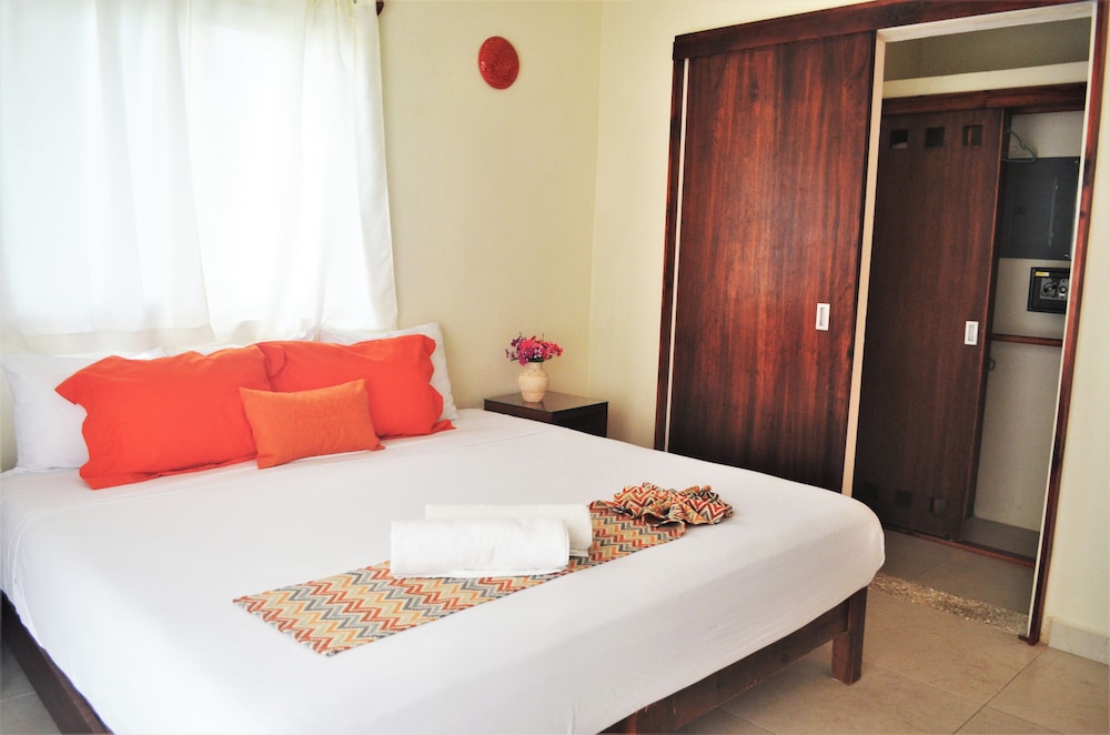 2 BEDROOMS, FAMILY SUITE, KITCHEN