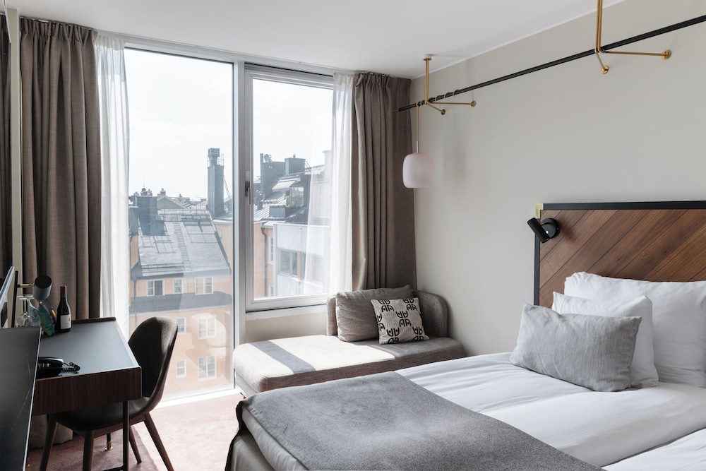 SUPERIOR, DOUBLE BED