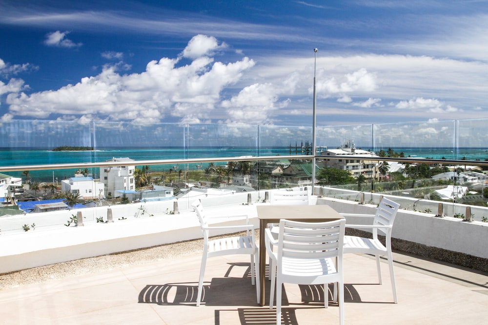 Azure Lofts And Pool 30/42