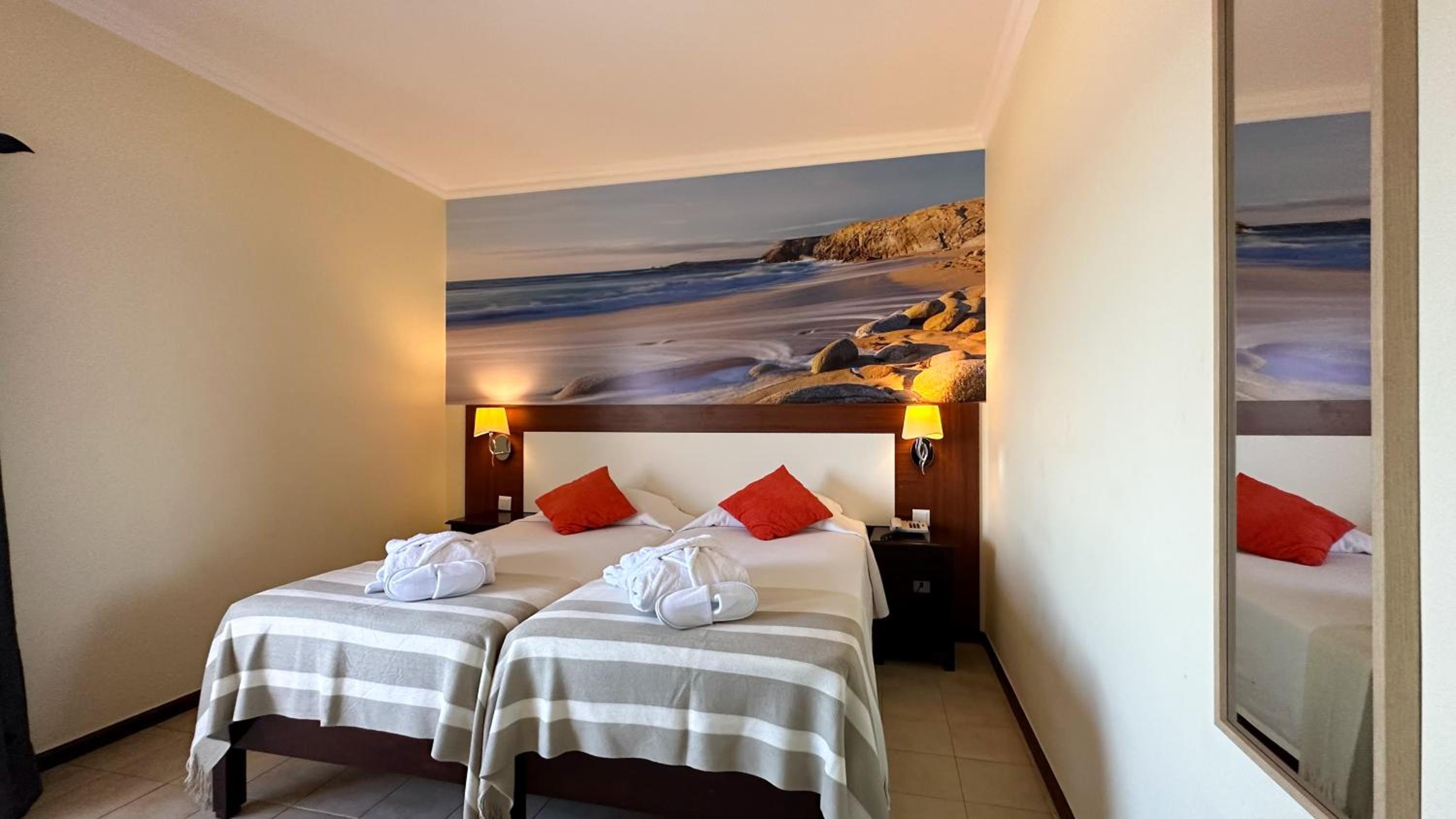 Standard, Twin Beds, Avenida Praia 2/10