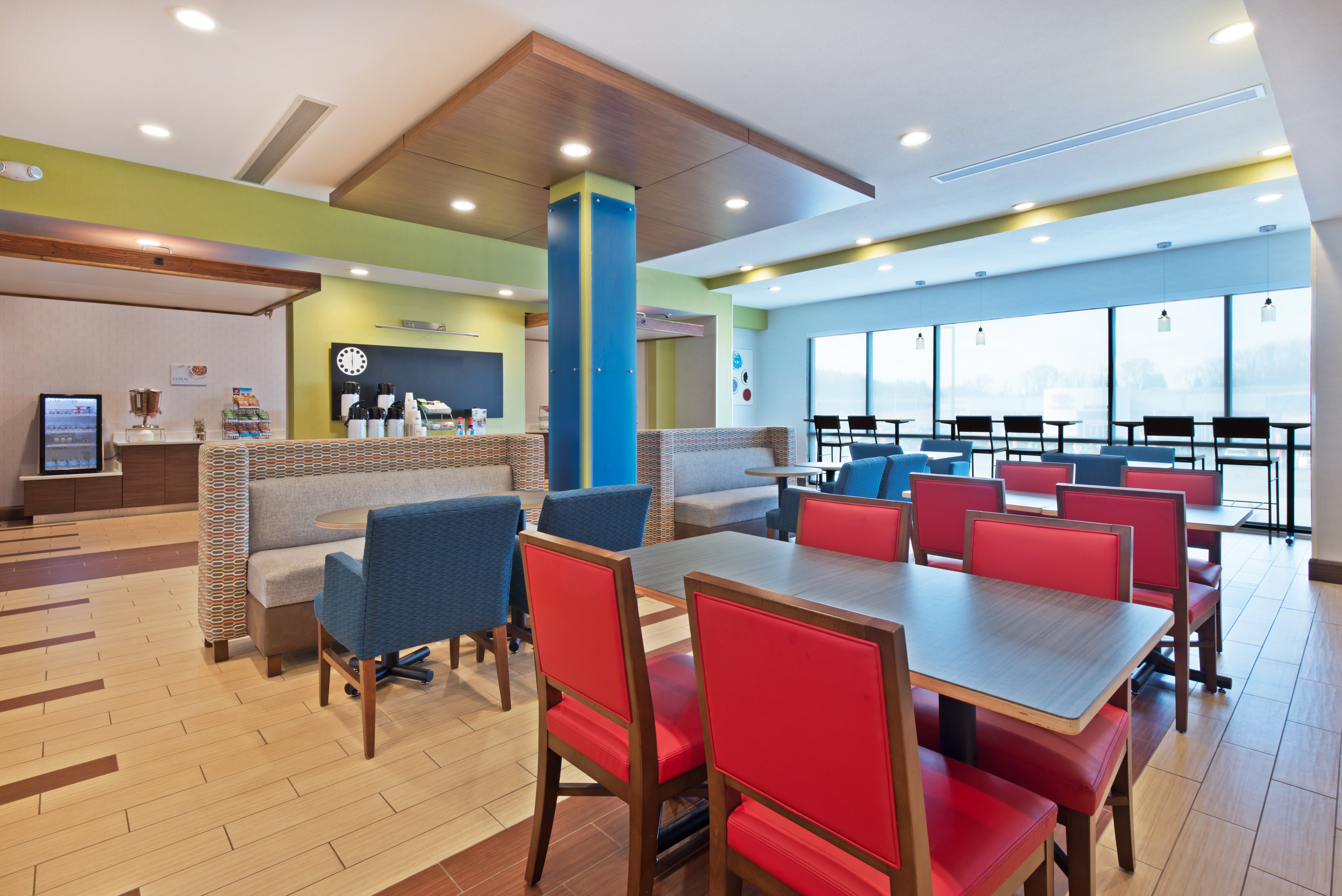 Holiday Inn Express & Suites UNIONTOWN 35/54