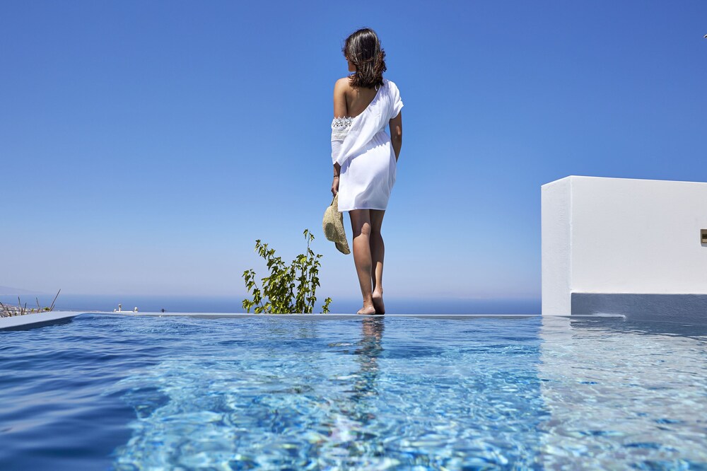 Nova Luxury Suites 48/50