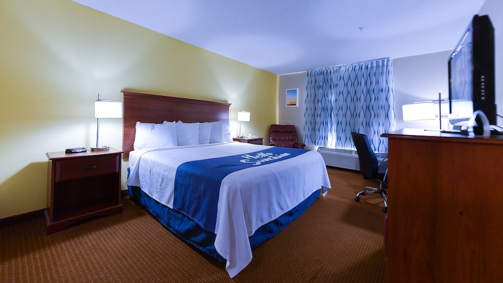 Days Inn by Wyndham Greensboro NC 4/18