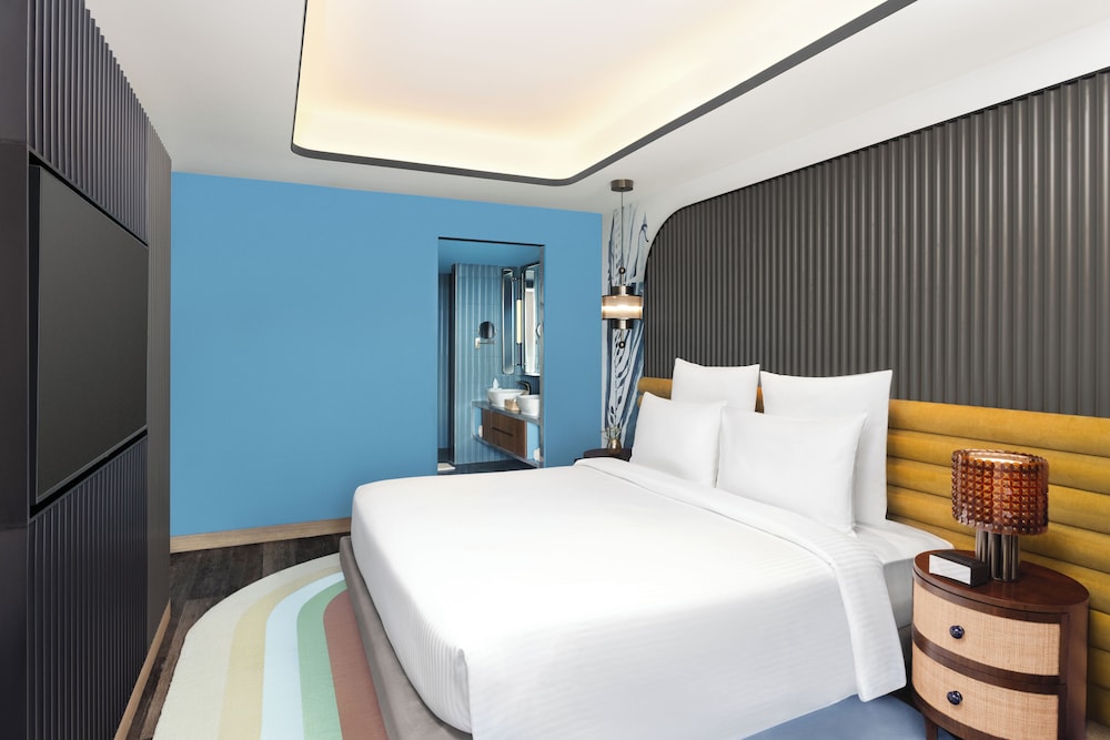 Executive, Suite, Double Bed, Sofa, Balcony