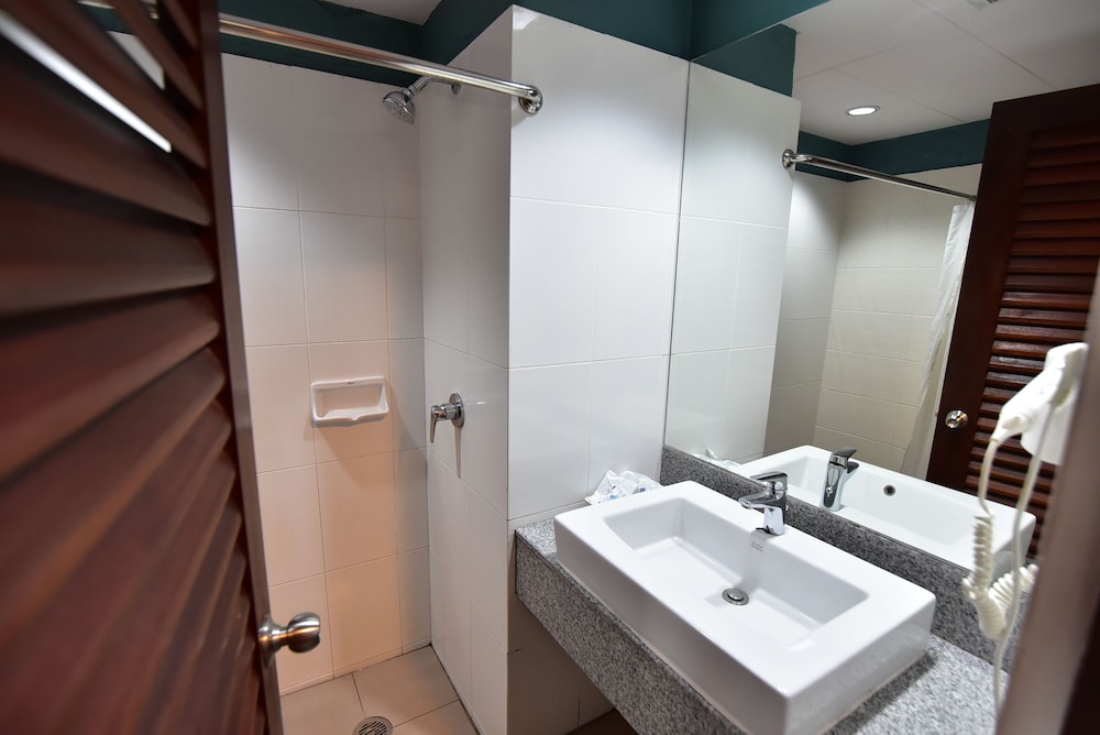ALOHA HOTEL HAT YAI 60/66